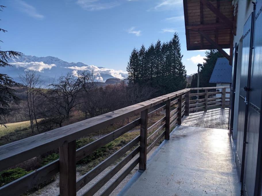 Maison Familiale En Montagne Avec Vue Merveilleuse Sur Le Massif De Belledonne Holiday home Saint-Bernard (Isere)